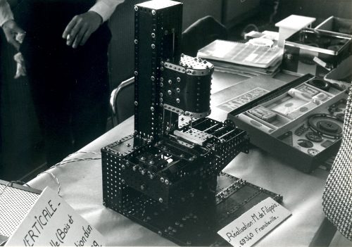 Fraiseuse verticale fonctionnelle (Amélioration du modèle de la boîte 9) par Martial De Filippis ( CAM 098)