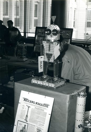 Robot d'Edmond Besson(CAM 099)
