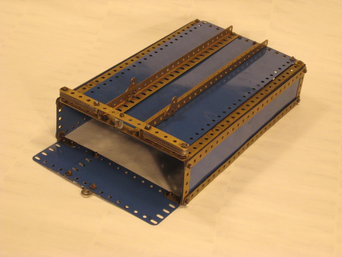 Polichinelle Renault AHN benne basculante tole moteur mecanique 1/24