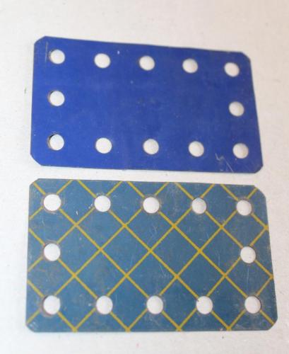 N°188-Meccano bas-métal-bleu croisillonné-coins coupés
