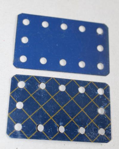 N°188-Meccano haut-métal-bleu croisillonné-coins coupés