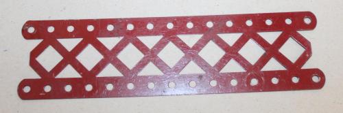 N°99b-Meccano gauche-bords ouverts-rouge