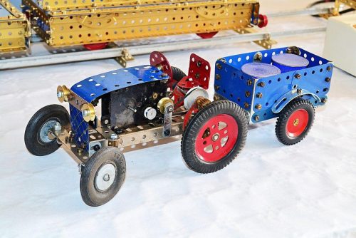 25- Un tracteur dAlain