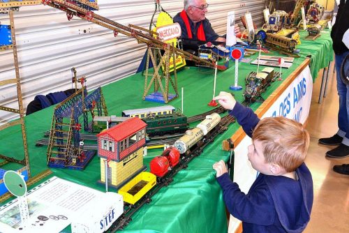 25- Les trains attirent toujours