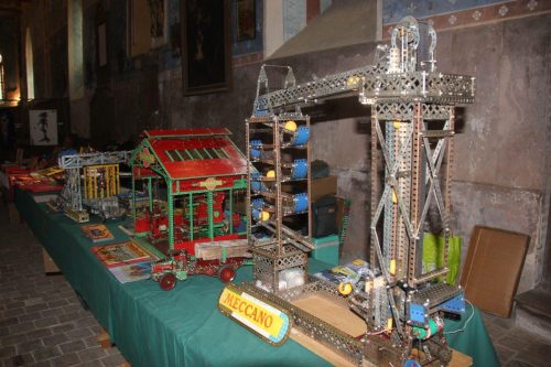 19-  Le toboggan à balles et l'atelier sur la table de Bernard