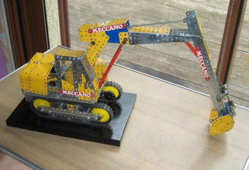 6 pelle a chenilles Olivier